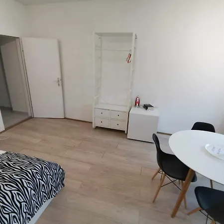 Central Apartment Metro 1 Min. Wien Exterior foto