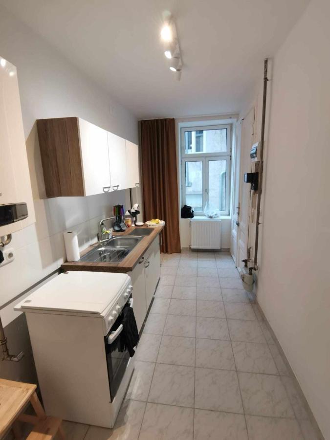 Apartment Metro 1 Min.